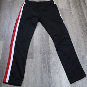 FOREVER 21 MEDIUM BLACK RED WHITE